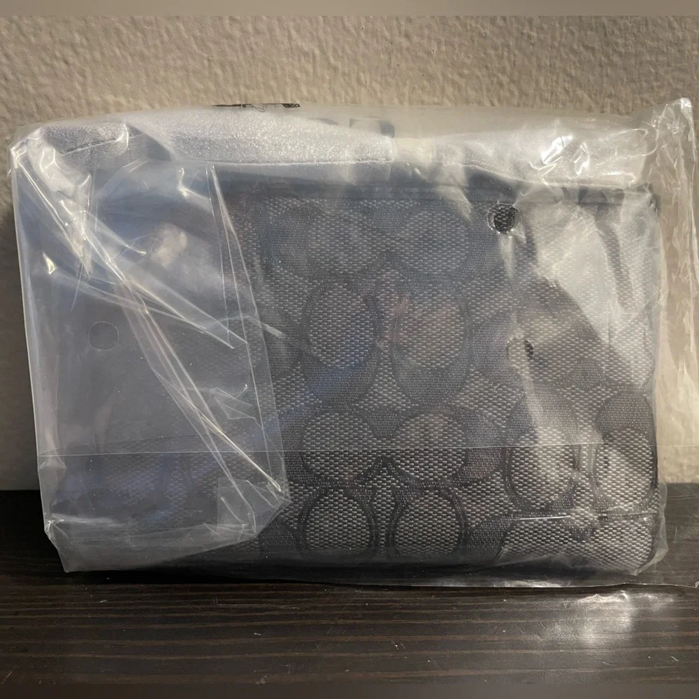 NWT Coach Signature Corner Wristlet in Black Smoke, F58033, Silver Accents - Picture 4 of 4
